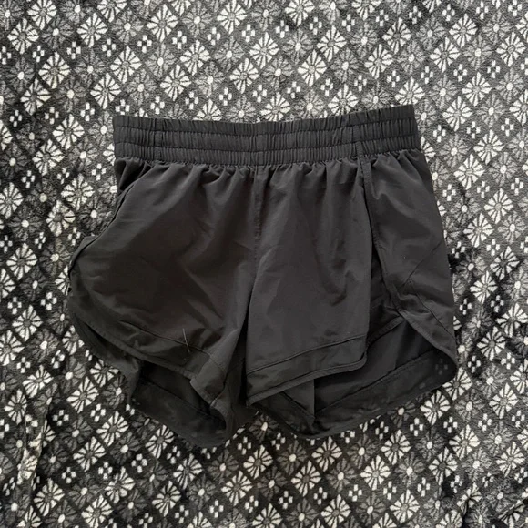 Athleta Mesh Racer Run Mid Riser 4” - Picture 2 of 4